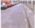 MARCA AMARILLA LONGITUDINAL DISCONTINUA. Una lnea discontinua de color amarillo, en el bordillo o junto al borde de la calzada, significa que el estacionamiento est prohibido o sometido a alguna restriccin temporal, indicada por seales, en toda la longitud de la lnea y en el lado en que est dispuesta.