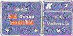 SEALES SOBRE LA CALZADA EN AUTOPISTA O AUTOVA. SALIDA HACIA AUTOPISTA O AUTOVIA Y DIRECCION PROPIA. Indica, en una autopista o una autova, las direcciones que se alcanzan por la salida inmediata hacia una autopista o una autova, as como el nmero del enlace y, en su caso, la letra del ramal. Tambin indica la direccin propia de la autopista o de la autova.